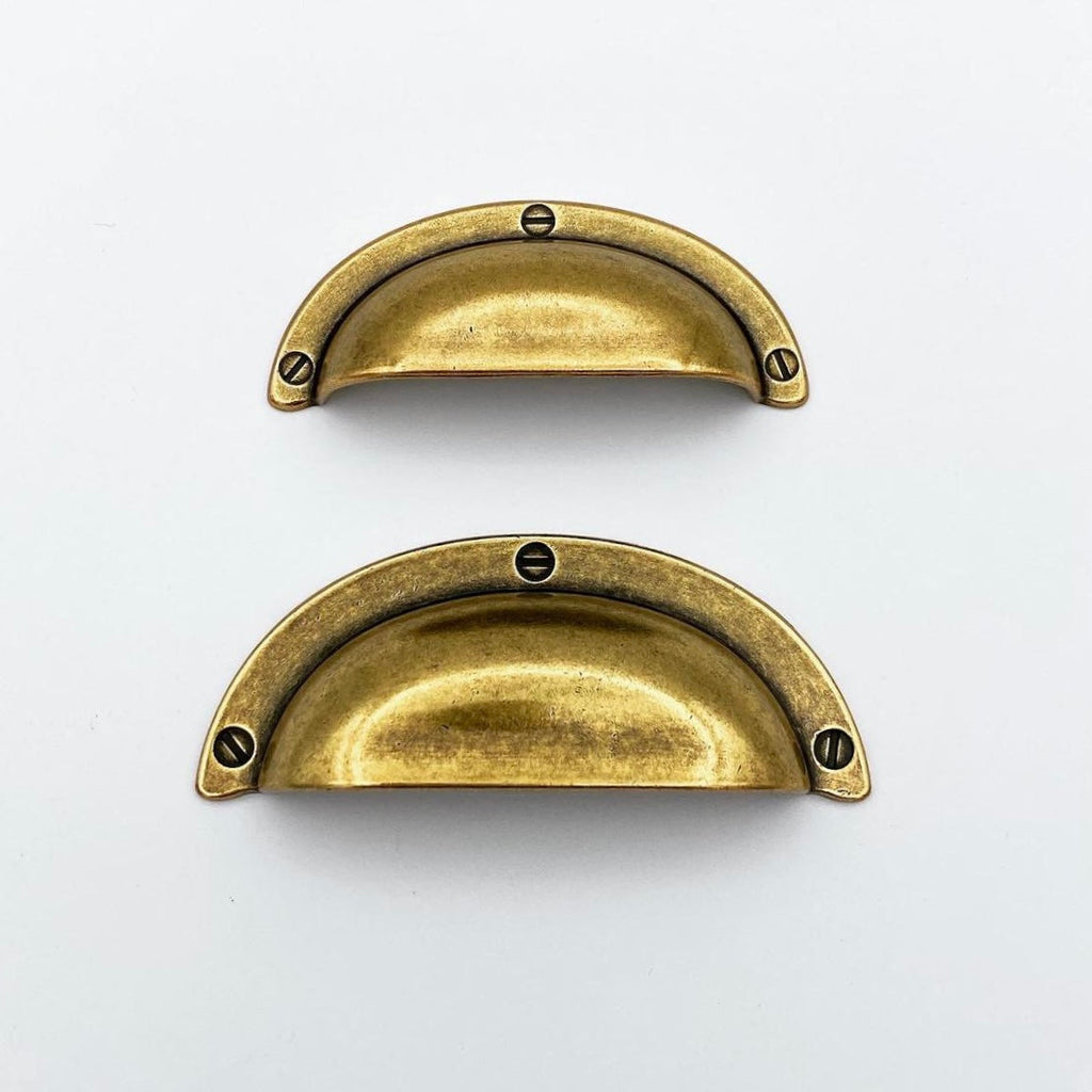 Cup Drawer Pulls "Amalfi" in Antique Brass
