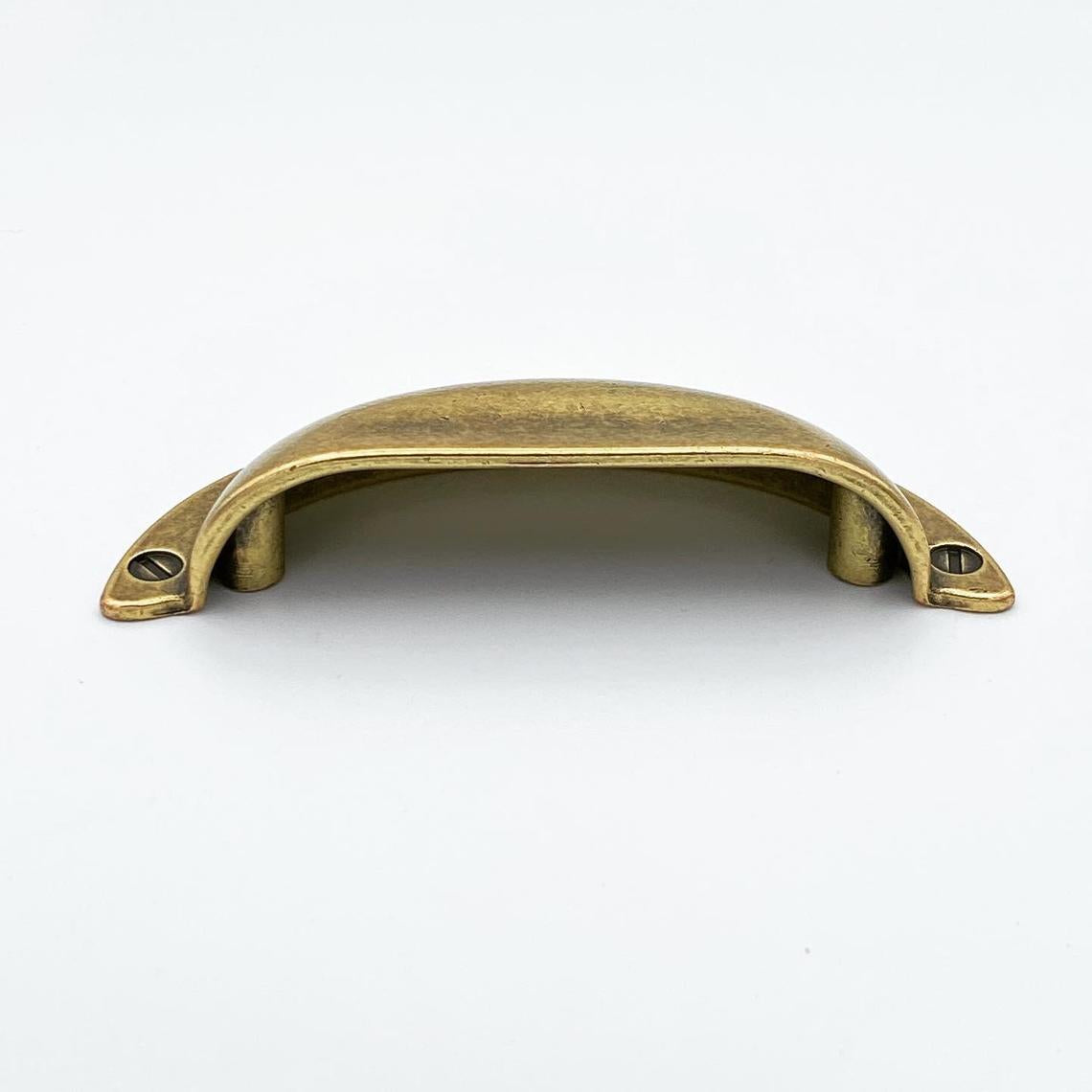 Cup Drawer Pulls "Amalfi" in Antique Brass